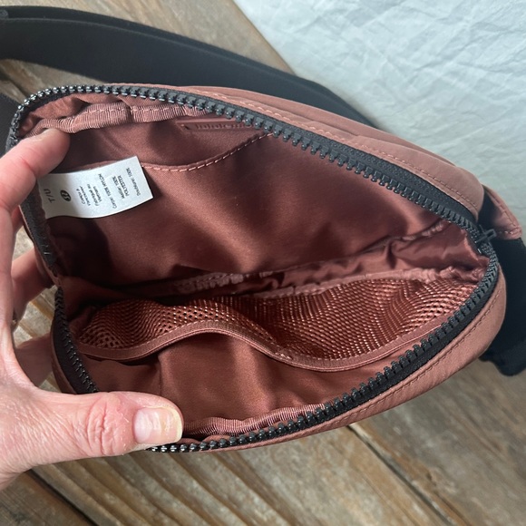 Lululemon Athletica Men's Belt Bag in Brown and Black - Picture 3 of 4